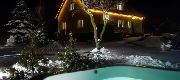 jacuzzi pod gwiazdami nocą basen Jacuzzi Delfi