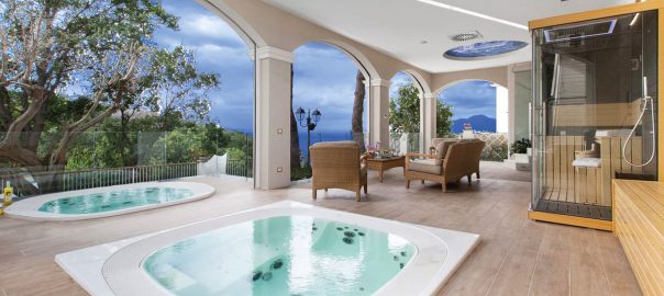 Jacuzzi do hotelu SPA HERBEC sensational wellness jacuzzi-enjoy-sienna-sasha-mi-sorrento-dream-resort-italy-1