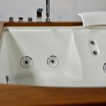 Jacuzzi_wanna_z_hydromasażem_dwuosobowa_aura_plus_teak_satynowy_akryl_ekspozycja_krakow