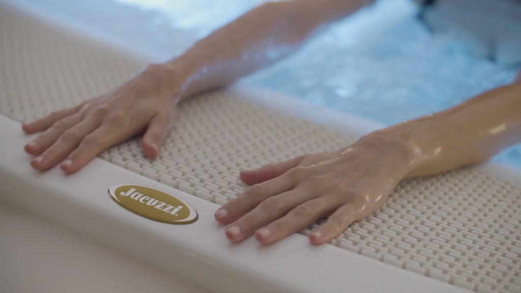 Jacuzzi-Hotel-Spa_Enjoy_Pro_Gold-Tower-Lifestyle-Hotel--2- Jacuzzi-Hotel-Spa_Enjoy_Pro_Gold-Tower-Lifestyle-Hotel--2-