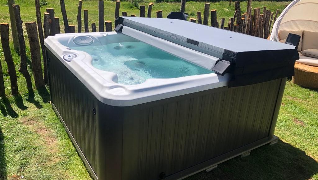 Wanna-SPA-ogrodowy-basen-caloroczny-Jacuzzi