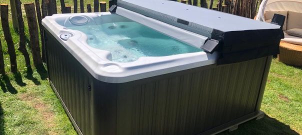 Wanna-SPA-ogrodowy-basen-caloroczny-Jacuzzi
